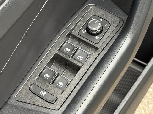 Volkswagen T-Roc 1.5 TSI 150pk DSG Style | Dode hoek | Camera | Keyless | Elek. Achterklep | Rijklaar incl. garantie