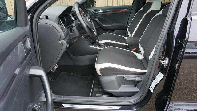Volkswagen T-Roc 2.0 TSI 190pk DSG 4Motion Sport Pano.Dak 19inch Suzuka Afn-Trekhaak Beats Virtual Cockpit LED *Complete T-Roc* 83850km!