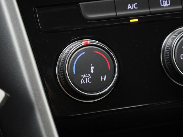 Volkswagen T-Roc 1.0TSI/110PK Life · Navigatie · Parkeersensoren · LED · Garantie tot september 2027 of 100000km.