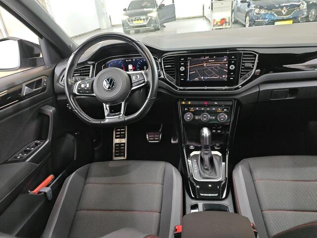 Volkswagen T-Roc 1.5 TSI Sport / AUTOMAAT/ PANO/ BLACK STYLE/ BEATS AUDIO/ CAMERA/ PARK. SENSOREN/ STOELVERWARM./ LED/ DIGITAL DASHBOARD/ ELEK. ACHTERKLEP/ NAVI/ CLIMA/ 19" LMV