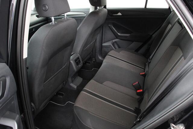 Volkswagen T-Roc 1.5 TSI DSG Style | Navigatie | Climate Control | Adatieve Cruise Control | Electrische achterklep | Stuurwielverwarming | Camera | Parkeer Sensoren