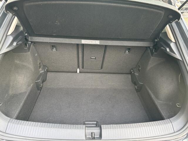 Volkswagen T-Roc 1.5 TSI Style Automaat Trekhaak / Navigatie / Carplay