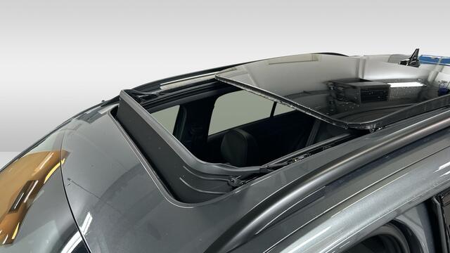 Volkswagen T-Roc 1.5 TSI R-LINE 150PK BLACK EDITION DSG | Panoramadak | LED Matrix | El. achterklep