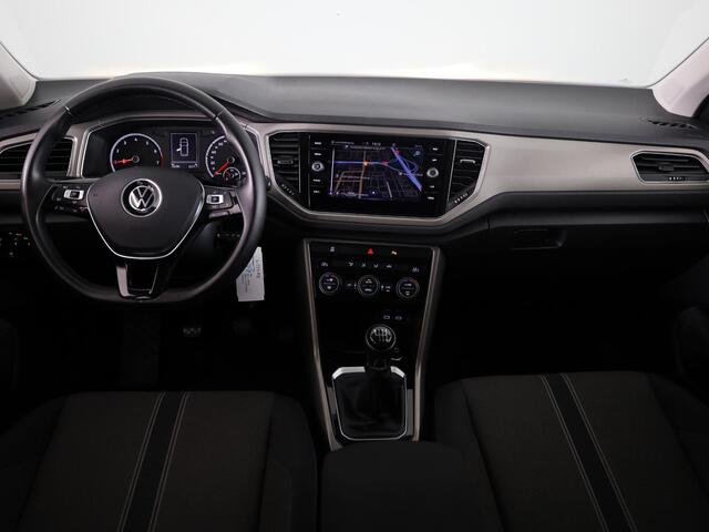 Volkswagen T-Roc 1.0 TSI Style 110 pk | Navigatie | Parkeersensoren | Adaptieve cruise control | Autom. airco | Spiegel pakket |