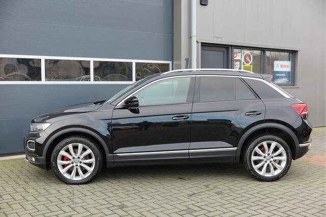 Volkswagen T-Roc 1.5 TSI 150pk DSGSport Camera , Virtual Cockpit , Navi , Led , Carplay, DAB+ ,PDC, LMV, Electr. bedienbare achterklep, Schakelflippers aan stuurwiel etc..