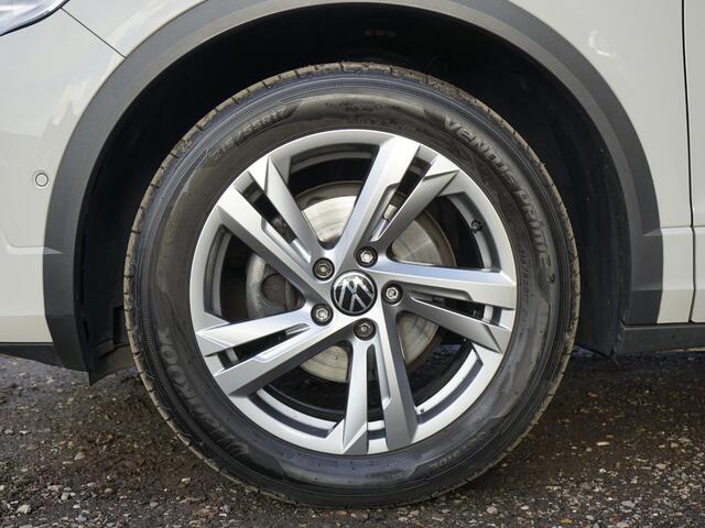 Volkswagen T-Roc 1.0 TSI R-Line Dealeronderh. / Winterpakket / Sportpakket / App connect / Led verlichting / PDC voor en achter / DAB radio