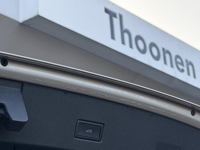 Volkswagen T-Roc 1.5 TSI R-Line | Black Style | Trekhaak | Pano | Keyless