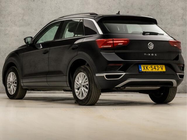 Volkswagen T-Roc 1.5 TSI Sport 150Pk Automaat (APPLE CARPLAY, GROOT NAVI, CLIMATE, SPORTSTOELEN, ADAPTIVE CRUISE, PARKEERSENSOREN, NIEUWE APK, NIEUWSTAAT)