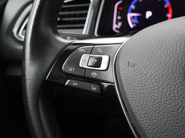 Volkswagen T-Roc 1.5 TSI Sport | 150 PK | Automaat | Trekhaak | Navigatiesysteem | Achteruitrijcamera |