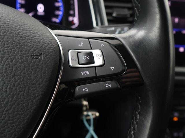 Volkswagen T-Roc 1.5 TSI Sport | 150 PK | Automaat | Trekhaak | Navigatiesysteem | Achteruitrijcamera |