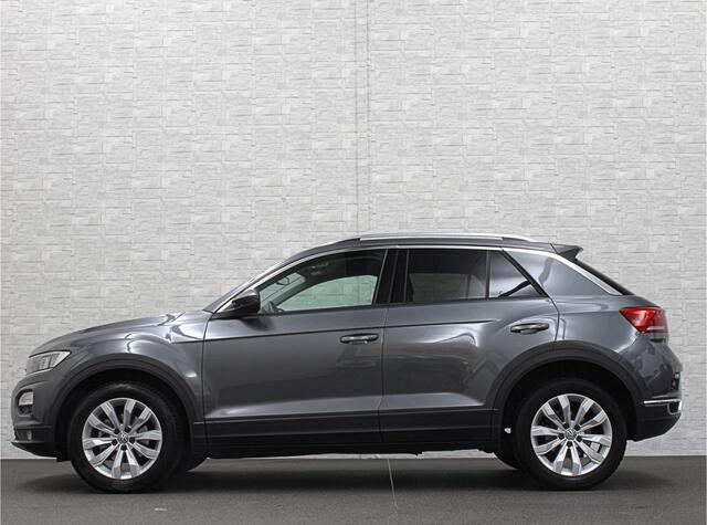 Volkswagen T-Roc 1.5 TSI 150pk DSG | ACC | Origineel NL | BOVAG Garantie | Trekhaak 1500kg | Camera | Lane Assist | Groot Navi | Carplay | Climate Control | Getint Glas | 17'' | Adaptieve Cruise Control | Parkeercamera | Caravantrekker!