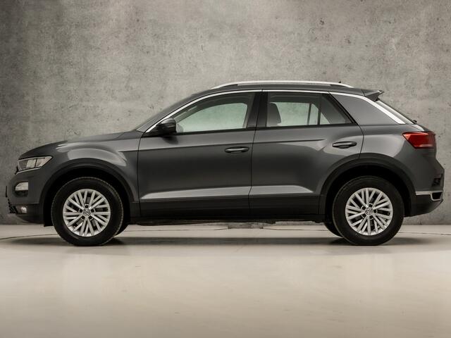Volkswagen T-Roc 1.5 TSI Sport 150Pk Automaat (APPLE CARPLAY, GROOT NAVI, ADAPTIVE CRUISE, SPORTSTOELEN, PARKEERSENSOREN, LANE ASSIST, NIEUWE APK, NIEUWSTAAT)