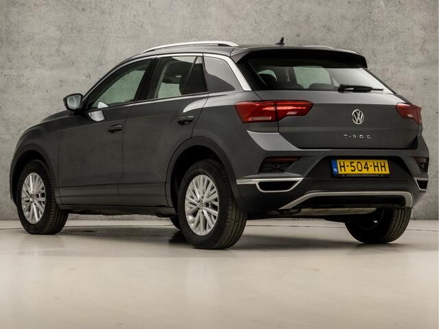 Volkswagen T-Roc 1.5 TSI Sport 150Pk Automaat (APPLE CARPLAY, GROOT NAVI, ADAPTIVE CRUISE, SPORTSTOELEN, PARKEERSENSOREN, LANE ASSIST, NIEUWE APK, NIEUWSTAAT)
