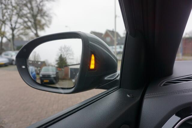 Volkswagen T-Roc 1.5 TSI DSG R-Line PDC | Stoelverw. | Apple Carplay *All in prijs*