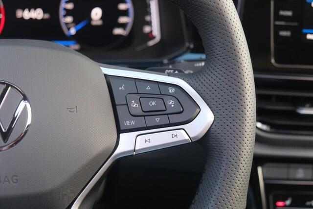 Volkswagen T-Roc 1.5 TSi 150pk DSG R-Line Black Edition | Black Style | App Connect | Panoramadak | Camera | Keyless | Elektrische Achterklep | Matrix LED | Winter Pakket