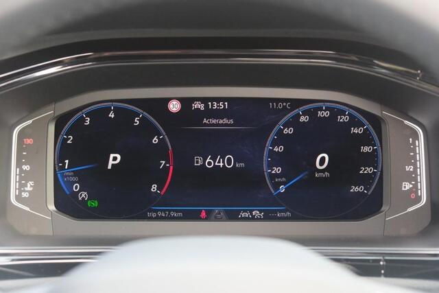 Volkswagen T-Roc 1.5 TSi 150pk DSG R-Line Black Edition | Black Style | App Connect | Panoramadak | Camera | Keyless | Elektrische Achterklep | Matrix LED | Winter Pakket