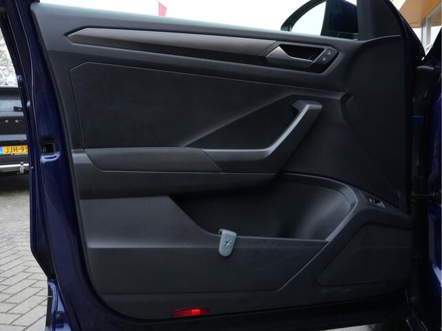 Volkswagen T-Roc 1.5 TSI Style Business | Panodak | Navigatie | Climate Control | Android/Apple Carplay