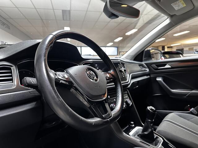 Volkswagen T-Roc 1.5 TSI Style Business/ LED Dagrijverl./ Trekhaak/ Elek.Klep/ DAB+/ Apple+Android/ 16''LMV/ Clima/ Navi/ Cruise/ Bluetooth/ Multi.LEDER.Stuur/ Elek.Pakket/ Isofix/ PDC V+A.