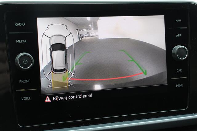 Volkswagen T-Roc 1.5 TSI 150pk DSG Style | Navigatie | Apple Carplay/Android Auto | Parkeersensoren | Camera | Adaptive Cruise Control | Park Assist | Stoel- en stuurverwarming | Elektrische achterklep | LED-koplampen | Getinte ramen