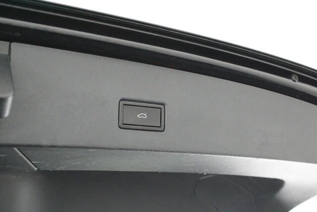 Volkswagen T-Roc 1.5 TSI 150pk DSG R-Line Sport Trekhaak Camera Keyless Led Virtual Cockpit Navigatie