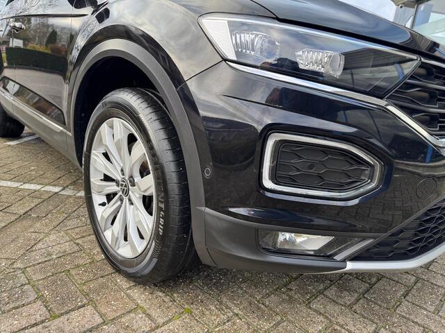 Volkswagen T-Roc 1.5 TSI Sport | LED | Camera | Navi | Cruise C. | St.kachel |