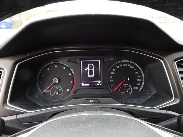 Volkswagen T-Roc 1.5 TSI Style Airco, navigatie, carplay, trekhaak, licht metalen velgen, parkeersensoren, automaat, enz.