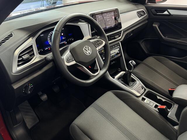 Volkswagen T-Roc Cabrio TSI VIR.COCKPIT CARPLAY NAVI IQ.LED STOEL/STUUR.VERW DAB ADAP.CRUISE 05/2024 "Volkswagen rijden begint bij Topautos.nl - 75 topmodellen direct op voorraad!"