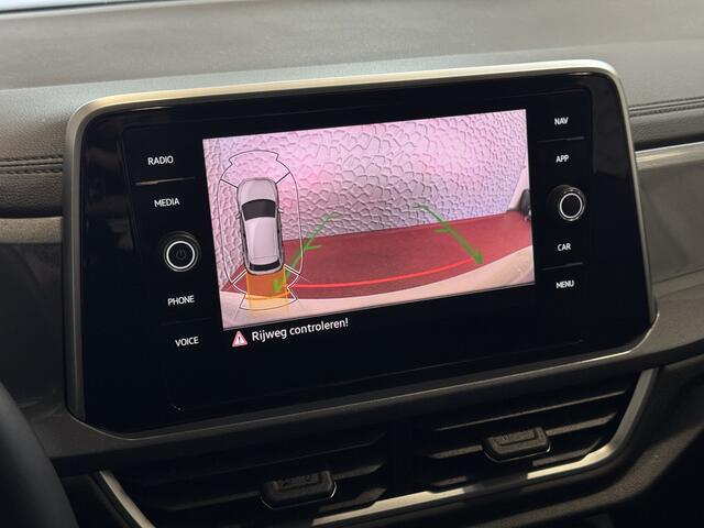 Volkswagen T-Roc 1.5 TSI 150PK STYLE PLUS BI-TONE ZWART DAK/SPIEGELS ALCANTARA IQ. ELEK.KLEP ADAP.CRUISE VIR.COCKPIT CAMERA STOEL/STUUR VERW. 17''LMV 06/2024