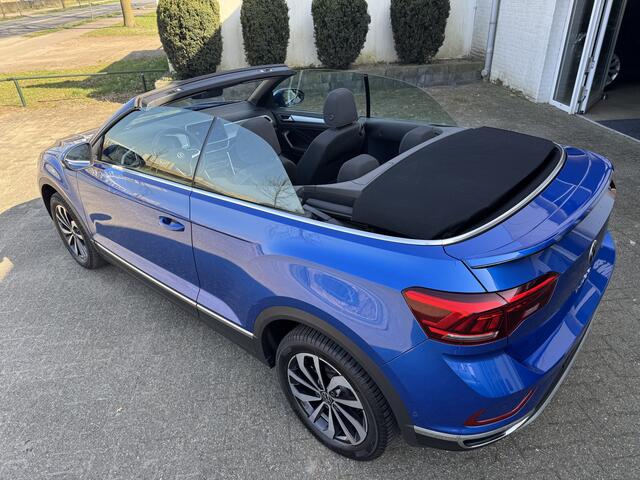 Volkswagen T-Roc Cabrio 1.5 TSI, Stuurverwarming, Trekh, ACC, DAB-tuner, windscherm, Face Lift model. . Een proefrit levert het bewijs. Neem contact op en we maken een afspraak!