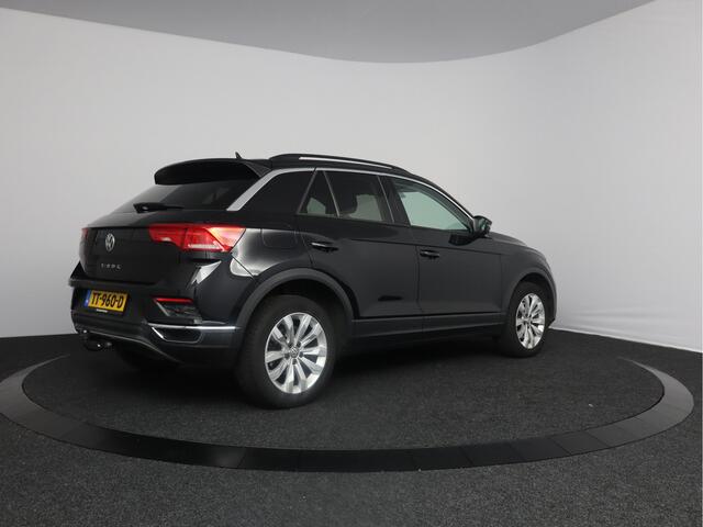 Volkswagen T-Roc 1.5 TSI Sport | Trekhaak | Stoel verwarmd | Stuur verwarmd |