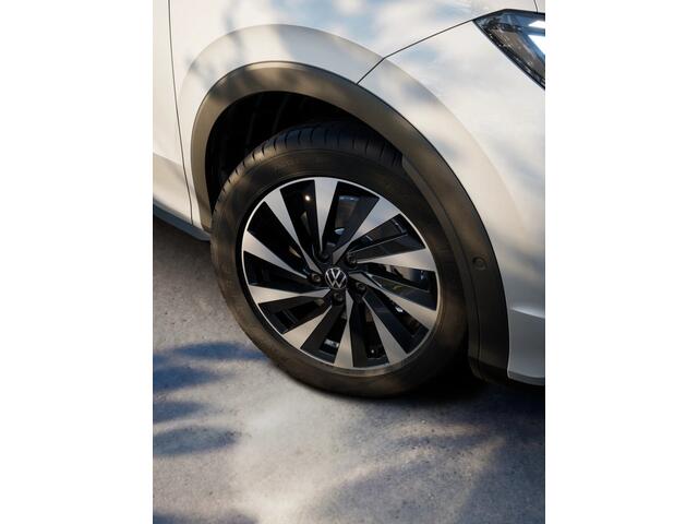 Volkswagen T-Roc Life First Edition | 'App-Connect' draadloze smartphone integratie | Automatische afstandsregeling (Adaptive Cruise Control) | Buitenspiegels elektrisch instel-, verwarm- en inklapbaar