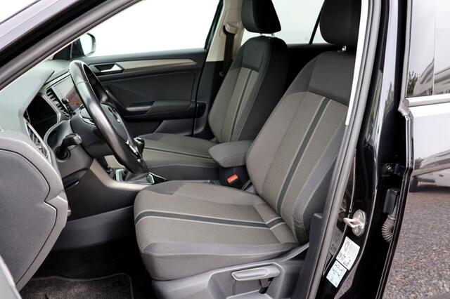 Volkswagen T-Roc 1.0 TSI Style - 110 pk **Active info / Trekhaak / Navi / ACC