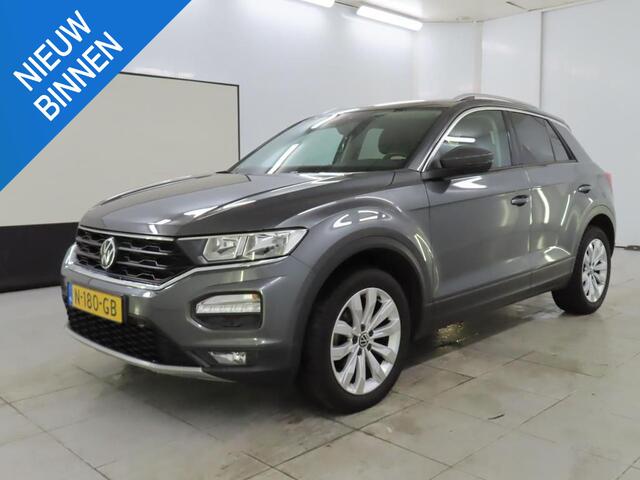 Volkswagen T-Roc 1.5 TSI STYLE BUSINESS I AUTOMAAT I TREKHAAK I P-CAMERA I STOELVERWARMING