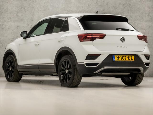 Volkswagen T-Roc 1.5 TSI Sport 150Pk Automaat (VIRTUAL COCKPIT, APPLE CARPLAY, GROOT NAVI, CLIMATE, LEDER, STOELVERWARMING, LED KOPLAMPEN, ZWART HEMEL, GETINT GLAS, CAMERA, ADAPTIVE CRUISE, NIEUWSTAAT)