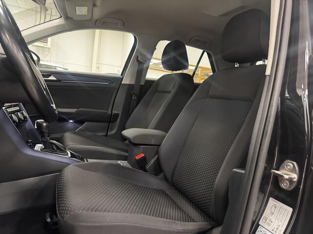 Volkswagen T-Roc UNITED 1.5 TSI 150pk DSG automaat WINTERPAKKET / CARPLAY / CRUISE