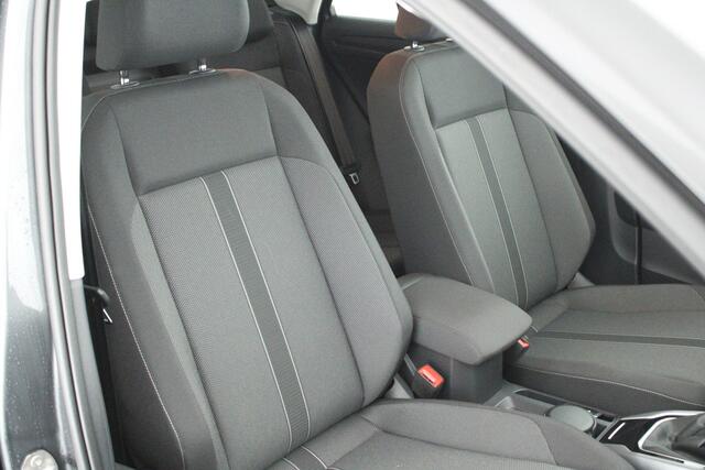 Volkswagen T-Roc 1.5 TSI 150pk DSG Life Edition Stoelverwarming Camera Keyless Led Navigatie