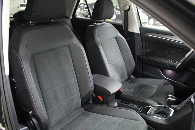 Volkswagen T-Roc 1.5 TSI DSG Style Panoramadak | Navigatie | DAB+ Radio | 17"Lichtmetalen velgen | Camera