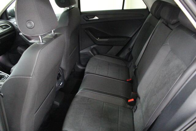 Volkswagen T-Roc 1.5 TSI DSG Style Panoramadak | Navigatie | DAB+ Radio | 17"Lichtmetalen velgen | Camera