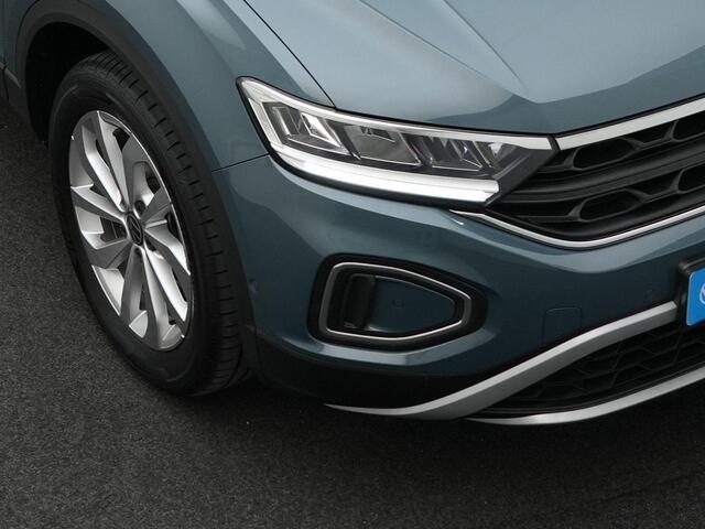 Volkswagen T-Roc 1.0 TSI 110 pk Life | Parkeersensoren voor/achter | Adaptive Cruise | Carplay