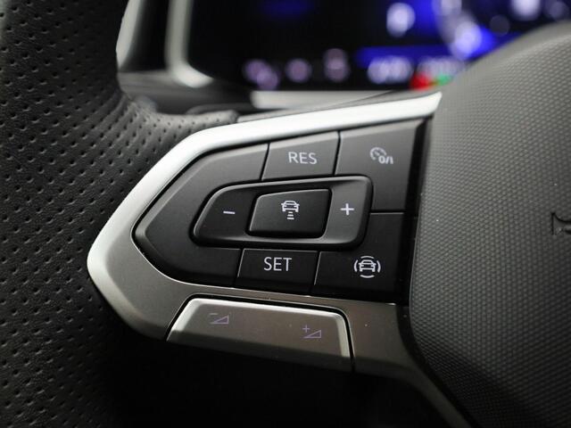 Volkswagen T-Roc 1.5TSI/150PK R-Line DSG · Apple/Android · Camera + Parkeersensoren · Navigatie · Garantie t/m 04-03-2027