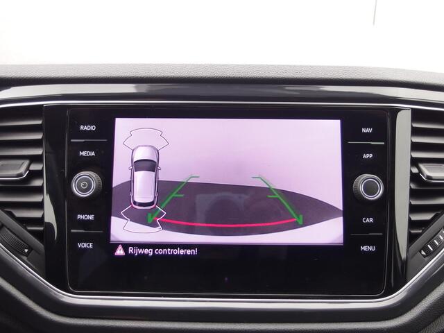 Volkswagen T-Roc 1.5 TSI Sport Business R-LINE AUTOMAAT / PANORAMADAK / SFEER / KEYLESS / STOELVERW / FULL LED / CAMERA / CARPLAY / NL-AUTO