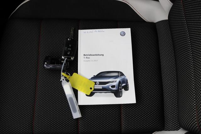 Volkswagen T-Roc 1.5 TSI Sport | Panoramadak | Elektrische kofferklep | Trekhaak