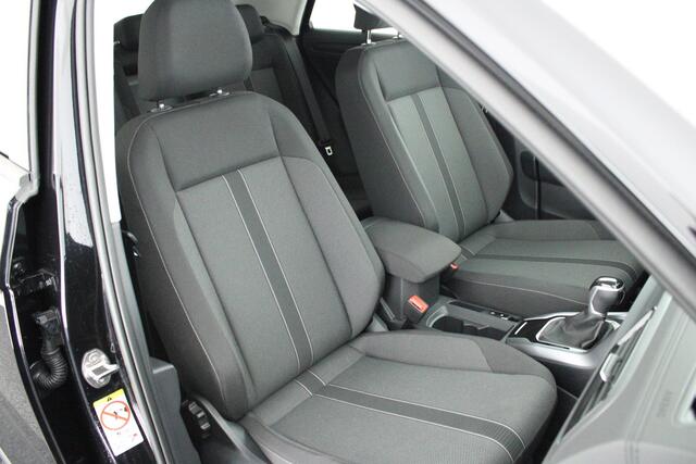 Volkswagen T-Roc 1.5 TSI 150pk DSG Life Edition Stoelverwarming Camera Keyless Led Navigatie