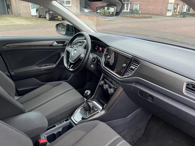 Volkswagen T-Roc 1.0 TSI STYLE / NAVI / CARPLAY / ADAP. CRUISE / TREKHAAK AFN. / CAMERA