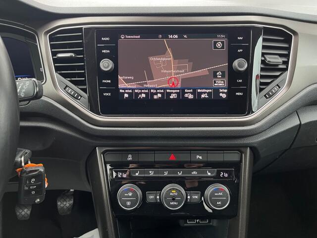 Volkswagen T-Roc 1.0 TSI STYLE / NAVI / CARPLAY / ADAP. CRUISE / TREKHAAK AFN. / CAMERA