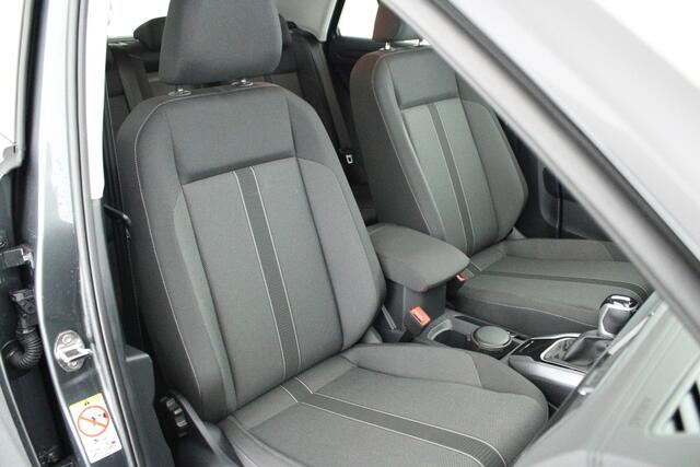 Volkswagen T-Roc 1.5 TSI 150pk DSG Life Edition Stoelverwarming Camera Keyless Led Navigatie