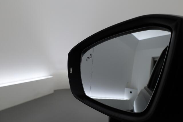 Volkswagen T-Roc 1.5 TSI 150 PK Sport (DSG) | Dig. Cockpit | Nav + Appconnect | Trekhaak | Adapt. Cruise | Stoelverw. | LED | PDC | ACC V