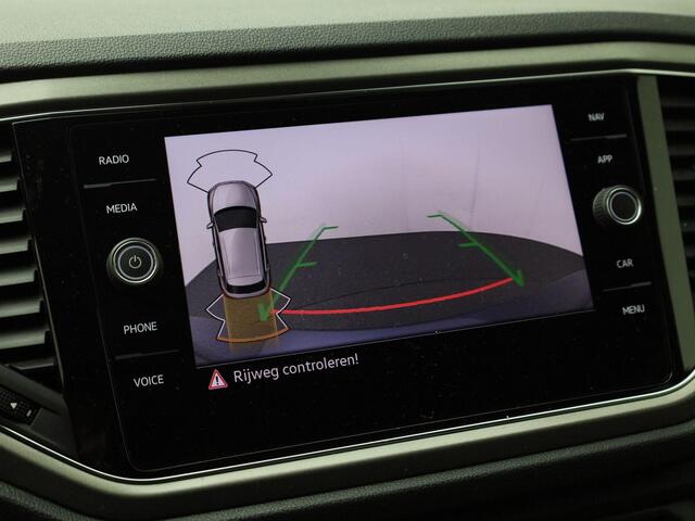 Volkswagen T-Roc 1.5TSI/150PK DSG Style Business · Navigatie · Stoelverwarming · Apple/Android