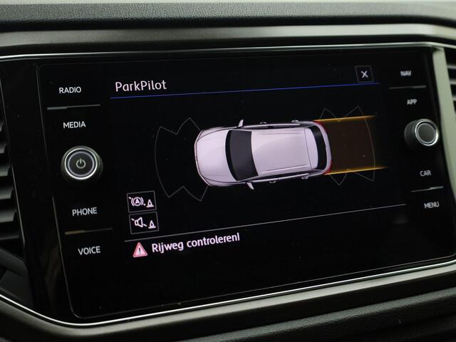 Volkswagen T-Roc 1.0TSI/115PK Style · Navigatie · Apple/Android Car Play · Parkeersensoren