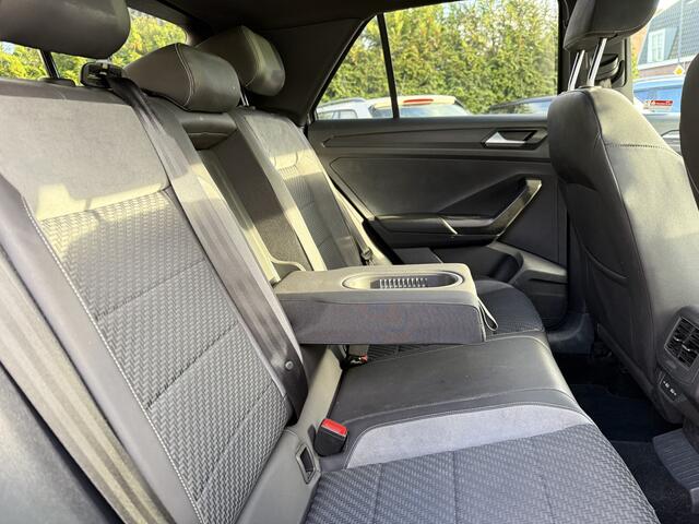 Volkswagen T-Roc 1.5 TSi Sport R-Line Aut., Pano | Camera | Navi & CarPlay